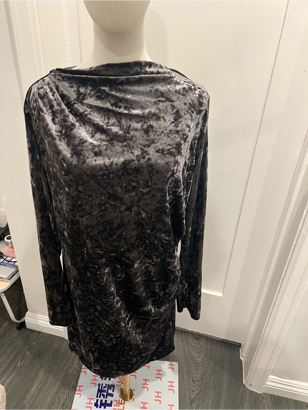 H&M Black Crushed Velvet Long-Sleeve Tunic